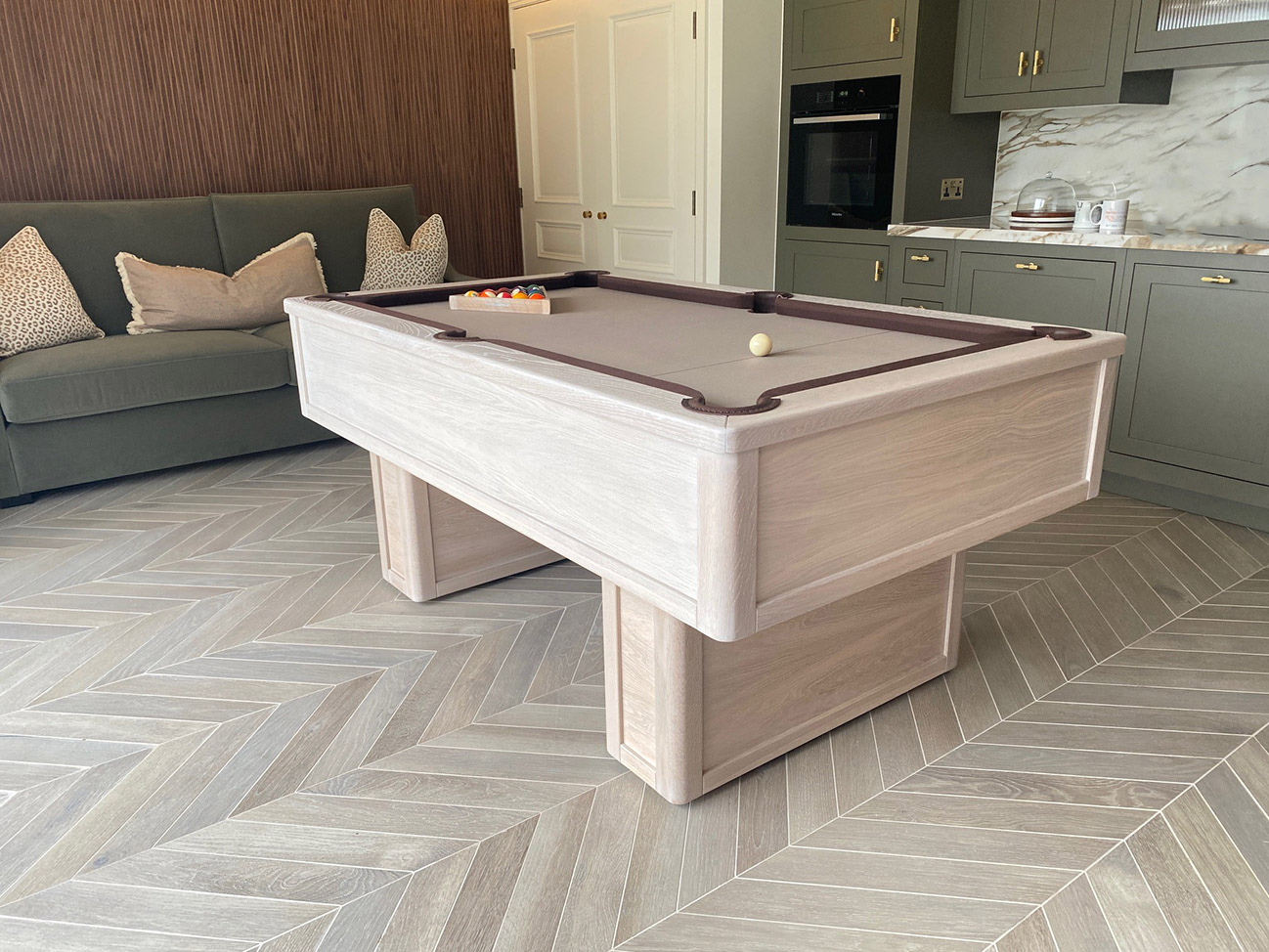 Emperor English Pool Table with Pedestal Legs