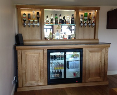 Bespoke Home Bars Connoisseur Traditional Back Bar with Granite Top