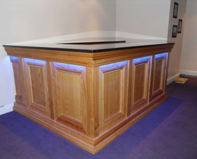 Connoisseur Traditional Bar with left-hand return