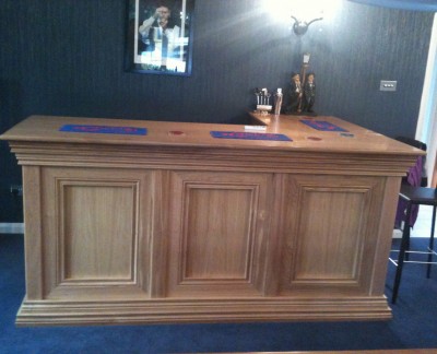 Connoisseur Traditional Bar with right-hand return