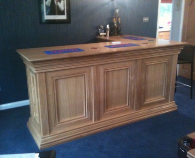 Connoisseur Traditional Bar with right-hand return