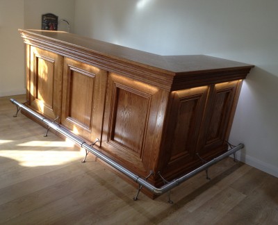 Connoisseur Traditional Bar with snooker table