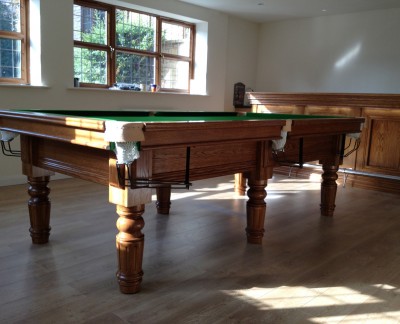 Connoisseur Traditional Bar with snooker table