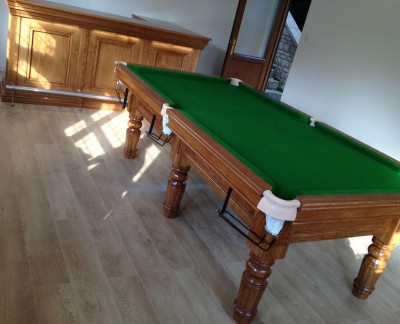 Connoisseur Traditional Bar with snooker table