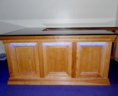 Connoisseur Traditional Bar with left-hand return